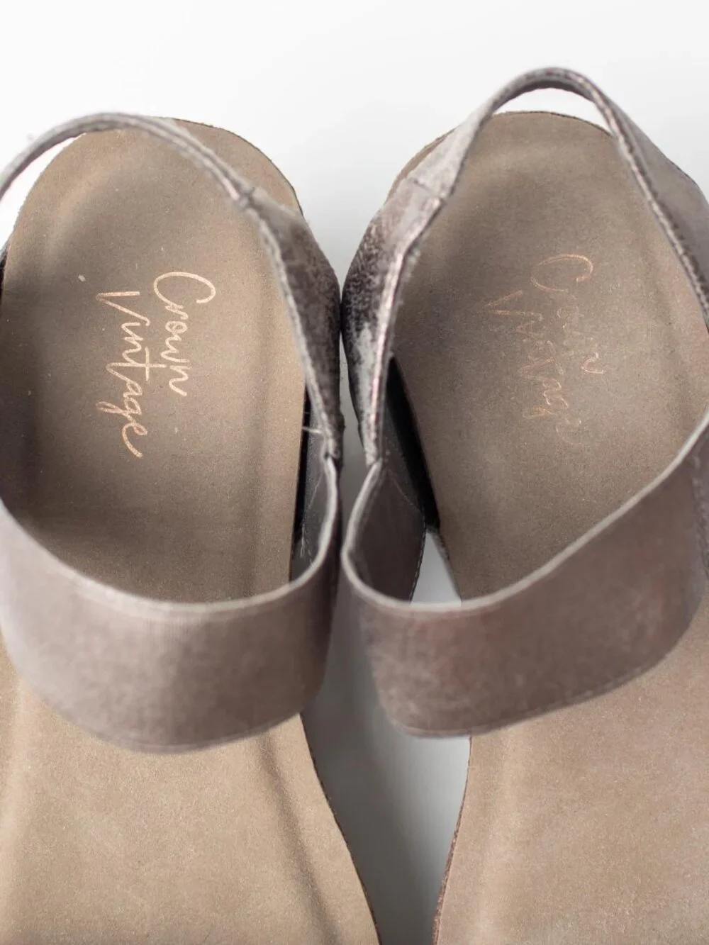 Crown Vintage Women's 8.5 Metallic Taupe Platform Wedge Foam Sandals Comfort